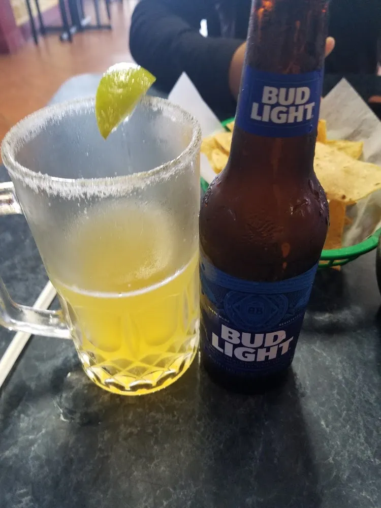 Cerveza Con Limon Y Sal